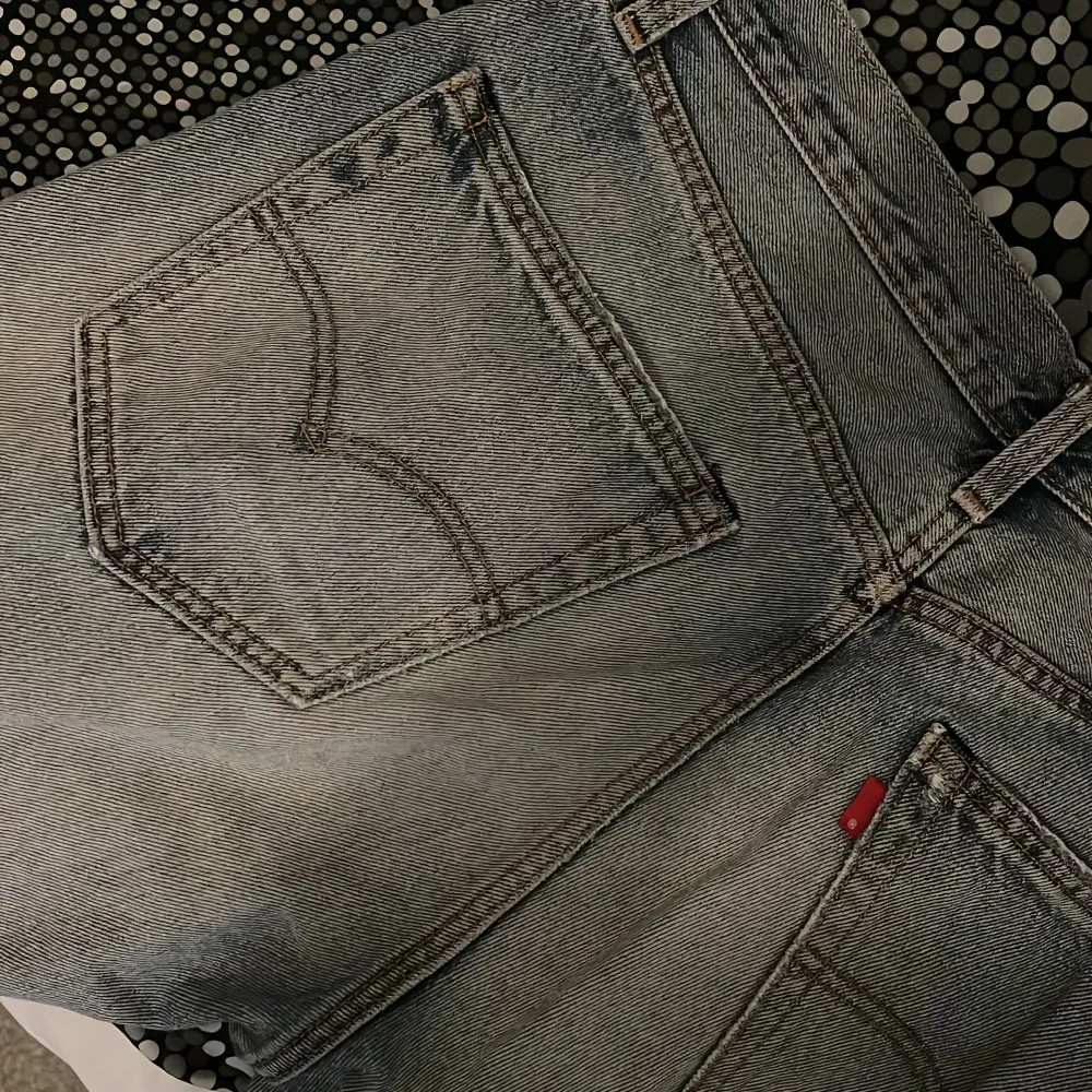 Snygga vintage Levis jeans, upplevs ljusare på låter på bilden är vad de är irl!! . Jeans & Byxor.