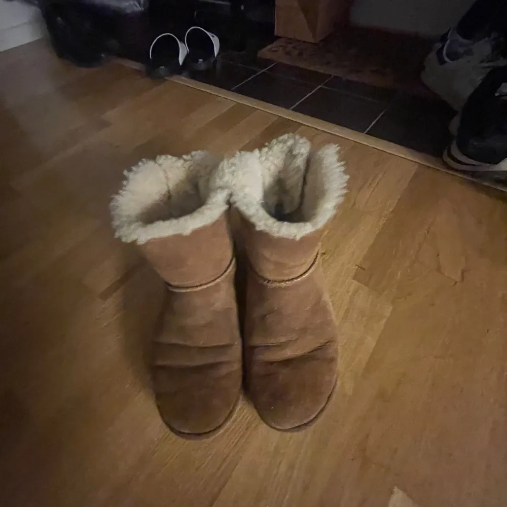 Uggs i bra skick. Köpt för 2000 säljer för 1350. Skor.