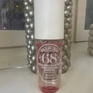 Nu säljs denna body mist! Använd väldigt lite! Ny pris 450kr  Cheirosa!💕💖🌸💞💗