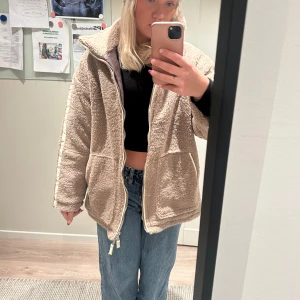 Brun teddyjacka - Oanvänd teddyjacka i storlek M!🥰