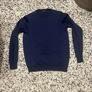 Crew neck - Passar 175cm cirka 67 kg passar 