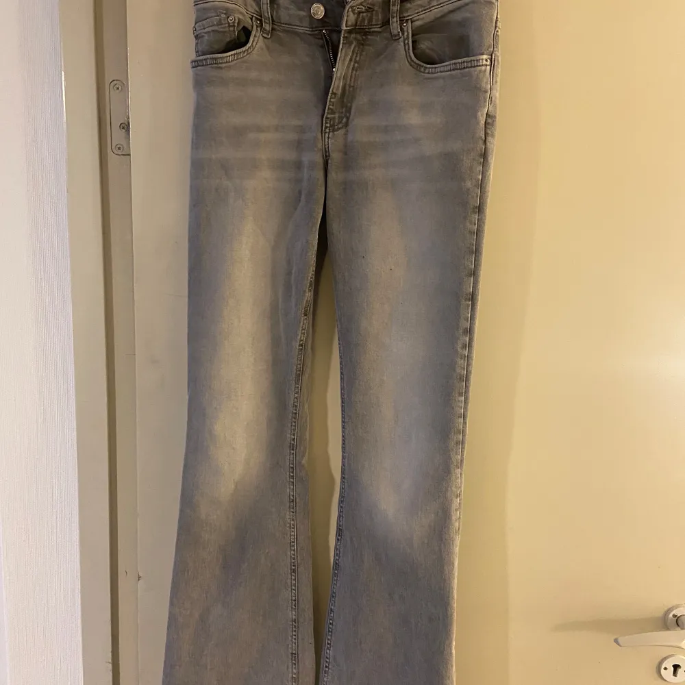 Super fina Bootcut jeans ifrån Gina tricot. Som nya. Är 178. Jeans & Byxor.