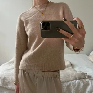 Stickad tröja - Stickad tröja i ull från Carin Wester i bra skick. Sitter mer som en xxs då den är liten i storlek