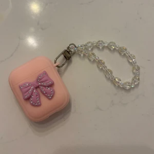 AirPods skal - Säljer detta gulliga AirPods fodralet. Bara använt några gånger 🎀