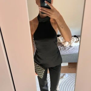 Halterneck topp - jättefin halterneck topp från Zara som endast är använd 1 gång! 💞