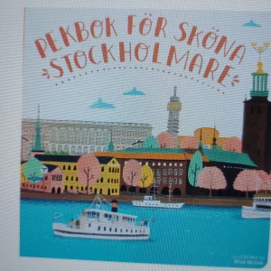 Pekbok för sköna stockholmare - En charmig pekbok med färgglada illustrationer av Stockholm. Perfekt för både stora och små Stockholm-fantaster. Boken fångar stadens pärlor och är en rolig introduktion till vad ordet 'Stockholm' verkligen betyder.