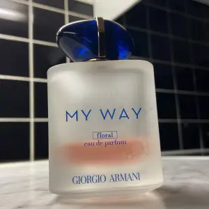 Giorgio Armani my way floral edp ca 22/90 ml.(Tester). Billigaste pris på marknaden just nu 1301 kr.