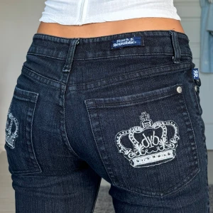 Victoria beckham jeans - Midjemått: 38cm rakt över, innerbenslängd: 75cm 💗