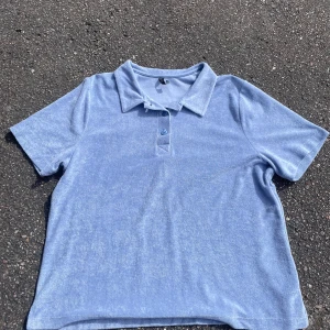 Frottéskjorta  - Frottéskjorta i toppskick👊 Hör av dig vid frågor;)