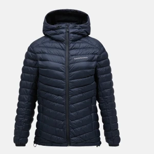 Jacka  - Säljer en super fin jacka från peak performance som knappt är använd så i väldigt fint skick, nypris 3200kr💗 modellen är frost down hood jacket! skriv för fler frågor privat. Tryck gärna på köp nu 