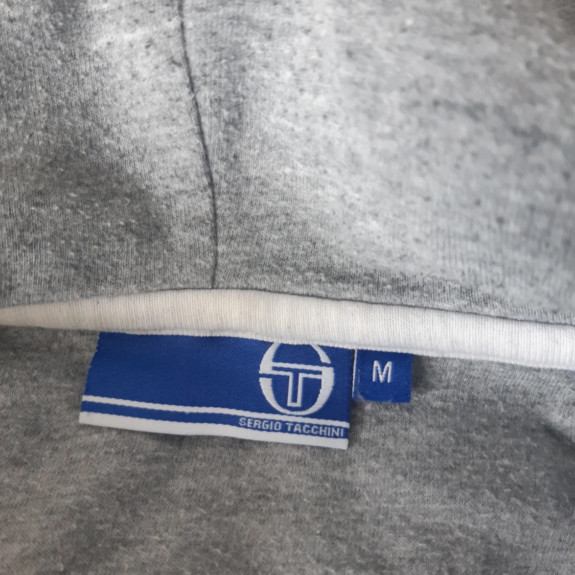 Grå hoodie från Sergio Tacchini - 92