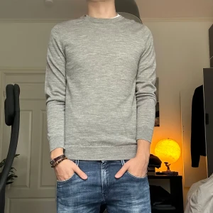 Merinoull tröja  - Säljer denna feta 100% merinoull tröja från Dressmann i storlek S 😁 skick 9/10 inga konstigheter, knappast använd | kom pm för fler bilder eller frågor | pris kan diskuteras | 🔥