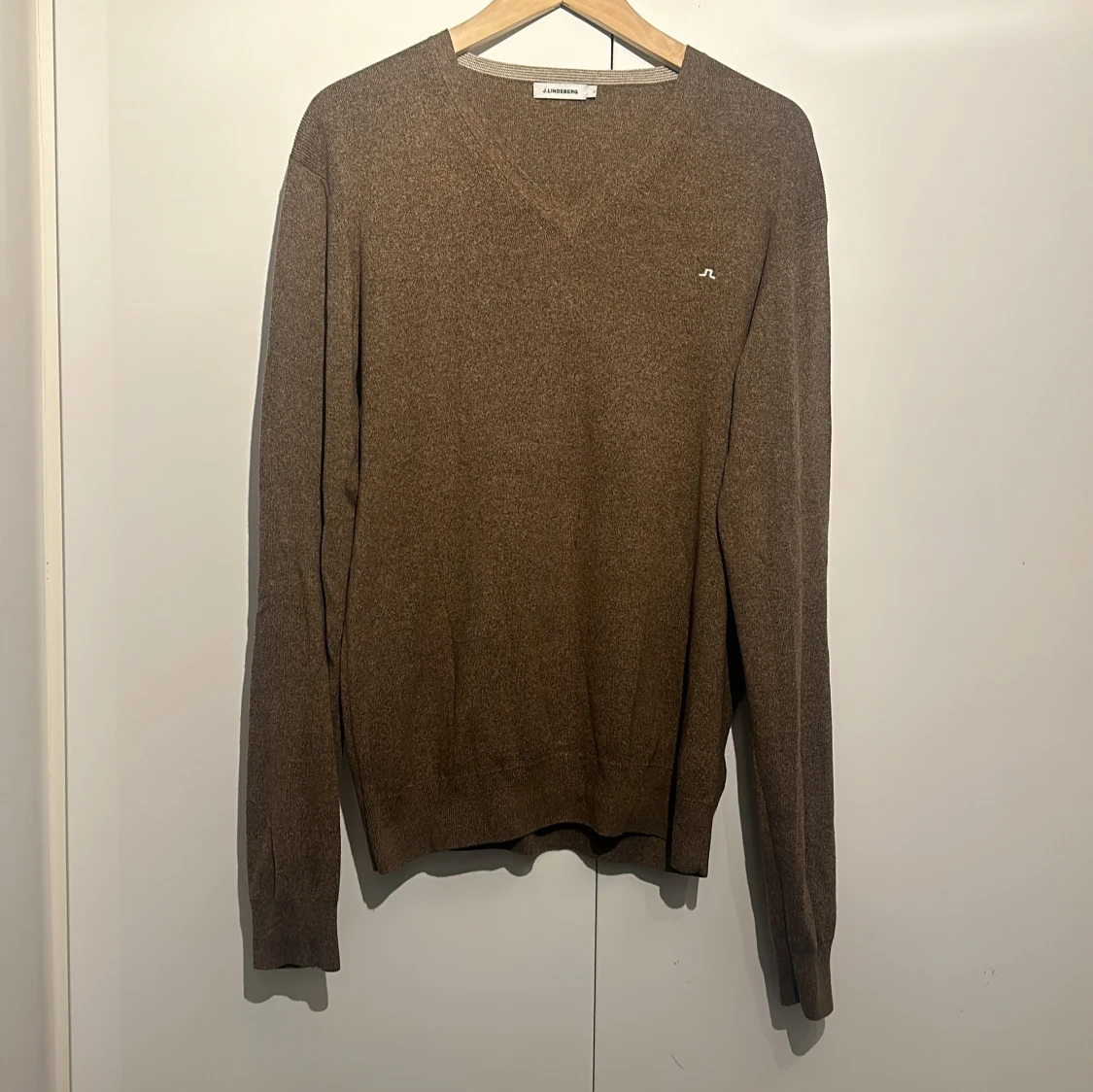 Brun tröja från J.Lindeberg