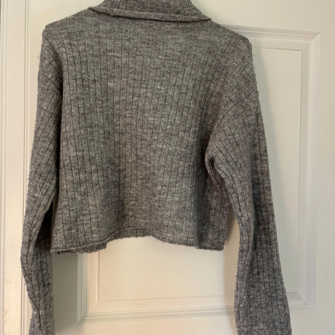 Grå tröja med krage - 90