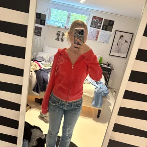 Lipsy London zip up - Fin kofta ifrån lipsy London, bra skick alla rhinestones sitter. Storlek M men sitter mer som s