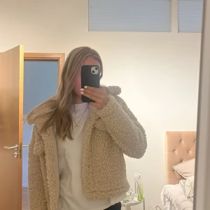 Teddy jacka - Beige Teddy jacka perfekt till hösten❣️