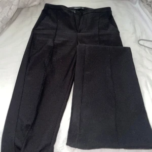 Kostymbyxor - Low bootcut kostymbyxor 