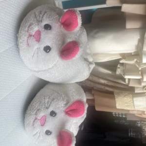 Fluffiga kanin hemma tofflor  - Bra skick , fluffiga 