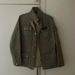 Ny Barbour jacka i storlek 40 - Köpte jackan från Johnells. 
