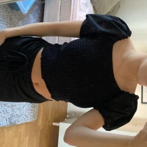 Topp - Tryck inte på köp nu!🥰 super fin topp med ballong puffar. Super fin & skön passform💓 Frakt :30🥰