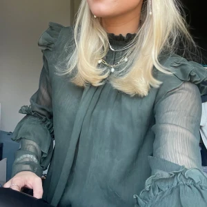 Blus - Blus för 110 kr🩷köparen står för frakt / kan mötas i Stockholm 🌸