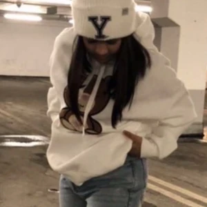 Hoodie - Inte använd på flera år. Jättefint skick. Passar ej mig längre:(