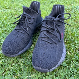 Yeezy 350 bred - Inköpt i april och använda i 4 månader 