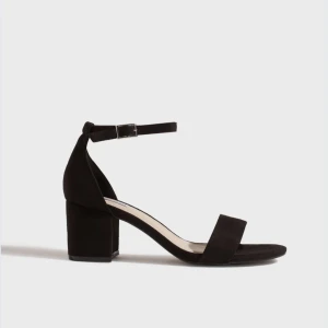 Klackaksor - Svarta klackaskor. Aldrig använda