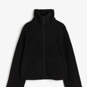 Teddyjacka - Säljer min nästan helt oanvända teddyjacka från hm, säljer då den inte kommer till användning!