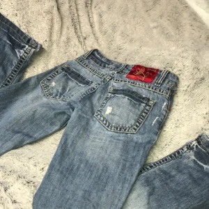 Jeans bootcut - Säljer dessa jeans då de är för små på mig!! Köptes på Plick, bilder är lånade. Skriv DM för fler bilder eller frågor ❤️