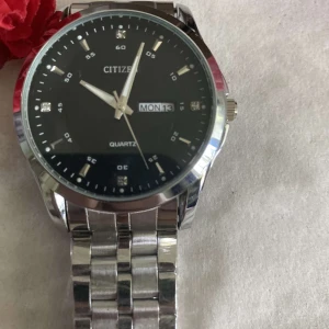 Hej! Säljer citizen klocka. Helt ny hör av er vid frågor.  - fin