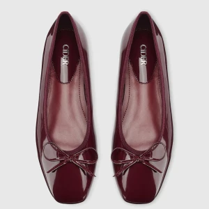 röda ballerina  - röda ballerinaskor från cider!! såååå sjukt fina o aldrig använda då jag råkade beställa två 💔 de är små i storleken!!! skulle säga 38-38,5❤️❤️