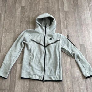 Nike tech fleece - Nike fleece | jätte bra skick Inge hål eller fläckar | använd 2-3 gånger 