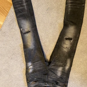 Jeans - Supply demad jeans, använder inte dom längre så dom ligger bara i garderoben. 