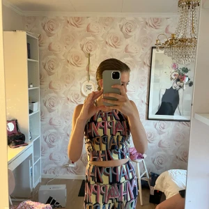 Stronger set  - Ett stronger set som säljs då det inte kommer till användning. Inga defekter. Man kan köpa toppen för 200kr och byxorna för 300kr separat.⭐️🪩💕