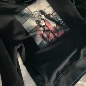 Hoodie - Snyggaste hoodien jag äger från Luxeclothing.se, i bra skick, pris kan diskuteras 