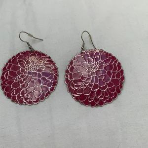 Runda rosa blommörhängen - Lite mörk rosa blom örhängen Typ 5 cm i diametern