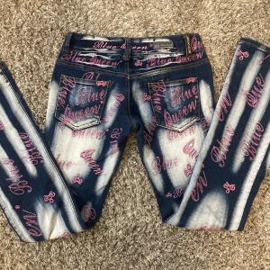 Coola jeans - Jätte snygga jeans som jag tyvär inte använder, dragkedjan är sönder men det märks inte när knappen är knäppt