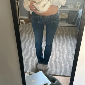 Ltb jeans - Jättesnygga lowwaist jeans från ltb! Inga tydliga defekter. Säljer pga att dom är för stora. Midjemåttet är 39cm rakt över och innerbenslängden är 77cm. Jag är även 1,65 lång för referens. Skriv om du har fler frågor, annars tryck gärna köp nu! 
