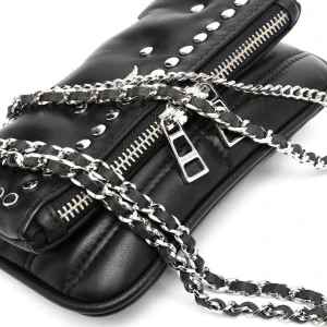 Zadig & Voltaire rock nano rider mini bag - Cool svart axelväska i skinn med silverfärgade nitar från Zadig & Voltaire. Väskan är den mindre modellen och finns inte att köpa längre. Den lilla silvriga ”prydnads” kedjan har släppt från ena sidan. Men det går att laga i butik❤️‍🔥