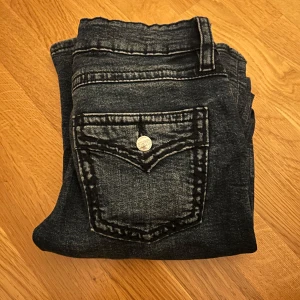 Jeans  - Jeans från Gina Young i storlek 170, mycket bra skick och inga defekter💕