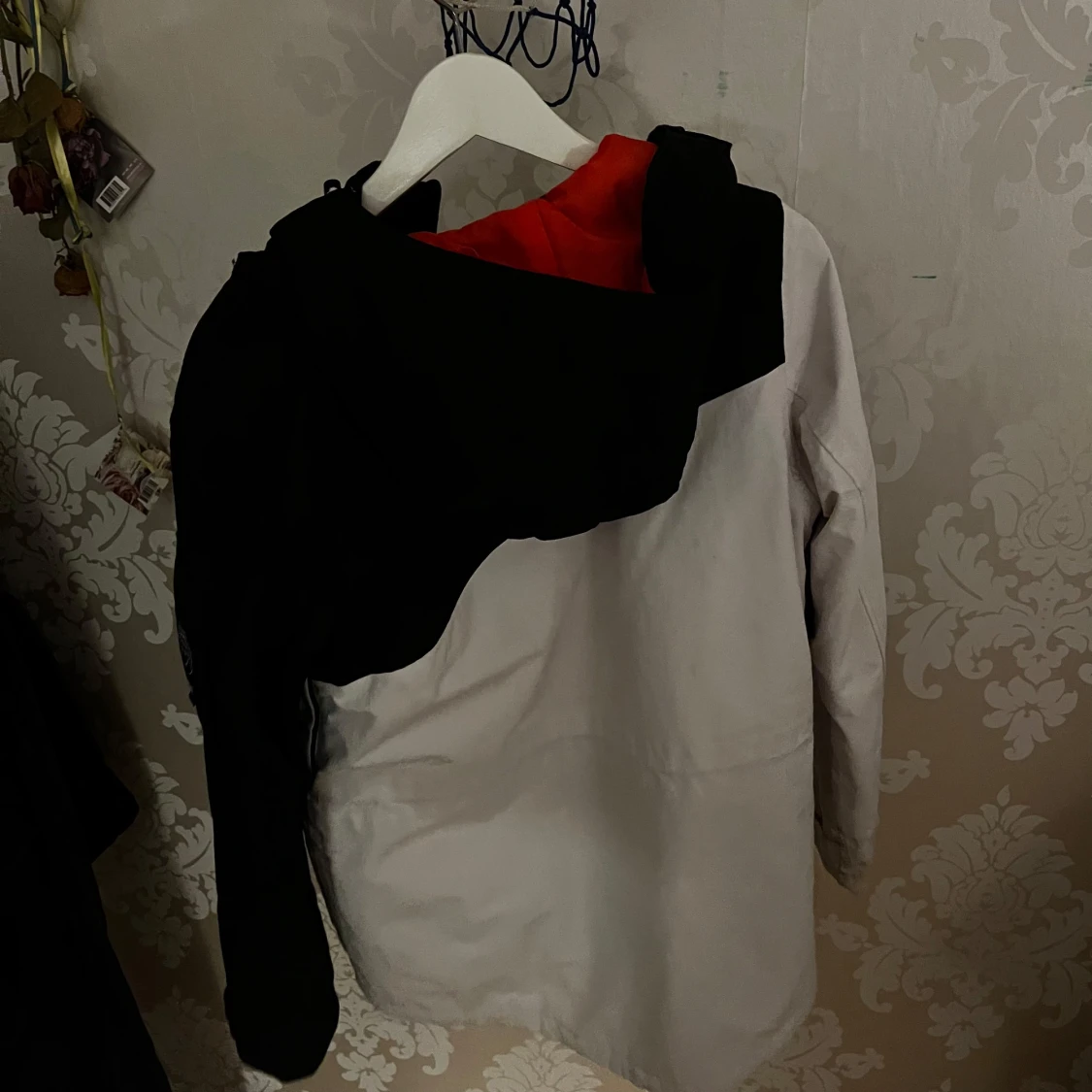 Svart och vit jacka från Dope - 1