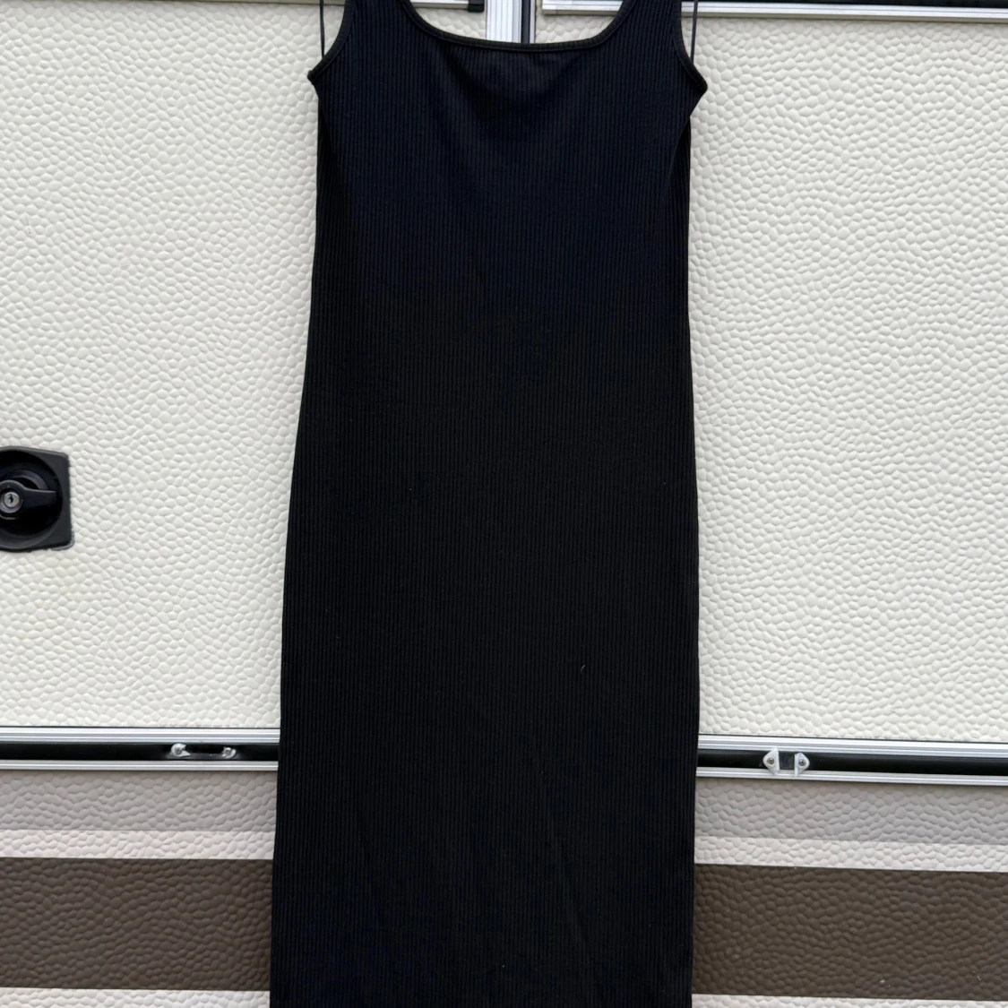 Svart ribbad klänning