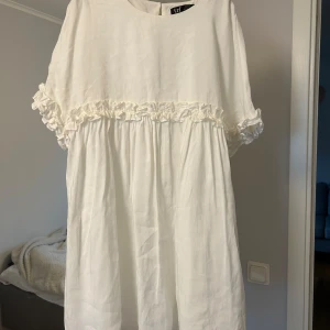 Studentklänning - Så fin klänning man kan ha till studenten med öppning i ryggen🤍