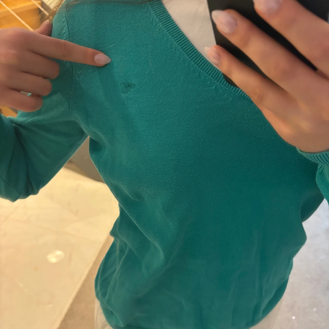 Turkos tröja med v-ringning - 2