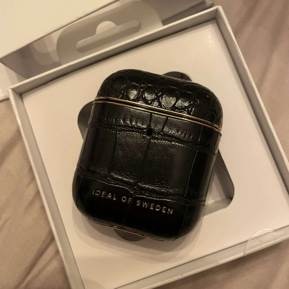 Svart AirPods-fodral från Ideal of Sweden