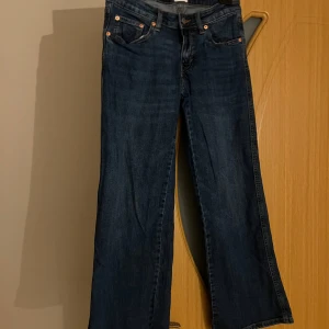 bootcut jeans  - Snygga blå bootcut jeans från 157 i storlek S. Använda 1 gång 