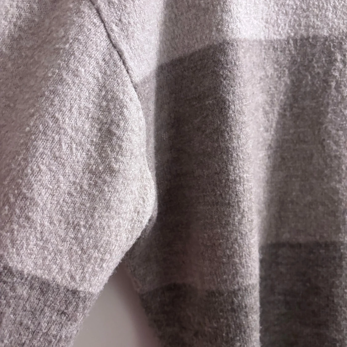 Beige och grå stickad tröja - 3