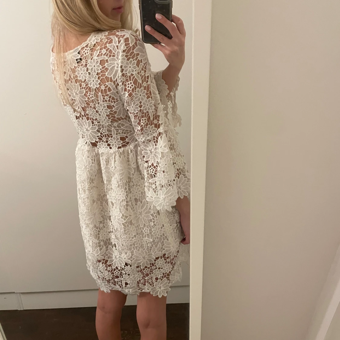 Vit spetsklänning - 2