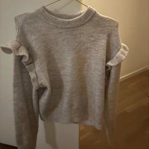 Stickat tröja 💗 - En stickat tröja från Gina Young, har aldrig använt den så den är som ny💗Storlek 158/164🥰